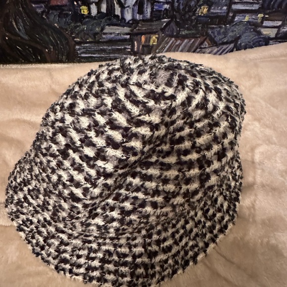 Liz Clairbone company Viilager hat!!! - Picture 2 of 4